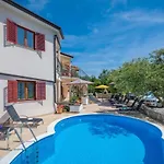 Apartament 5235-8 In