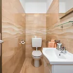 5235-8 In Apartament *