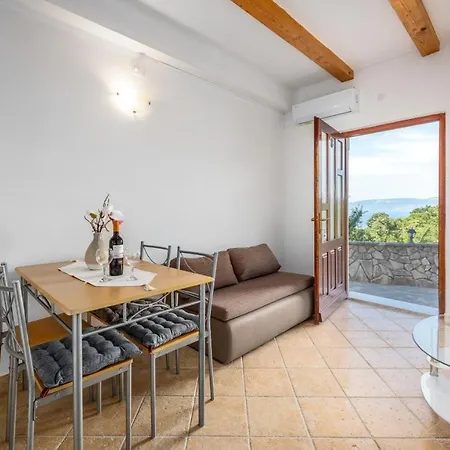 5235-8 In Appartement