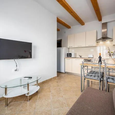 5235-8 In Apartamento *