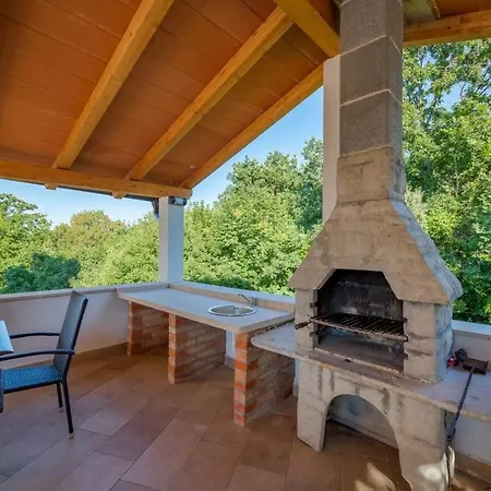 5235-8 In Appartement *