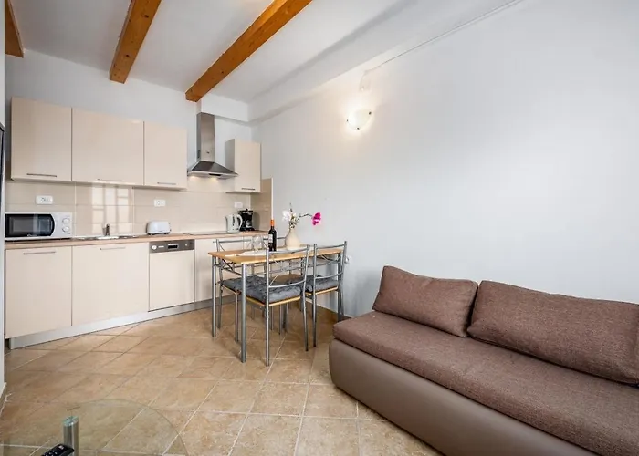 5235-8 In Appartement Drenje (Istria)