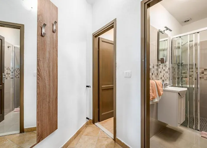 5235-8 In Appartement