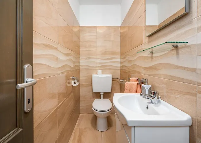 5235-8 In Appartement *