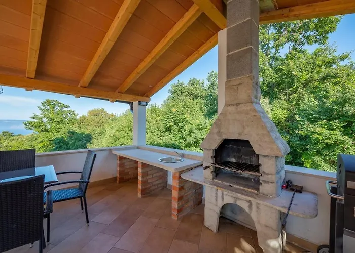 5235-8 In Appartement *