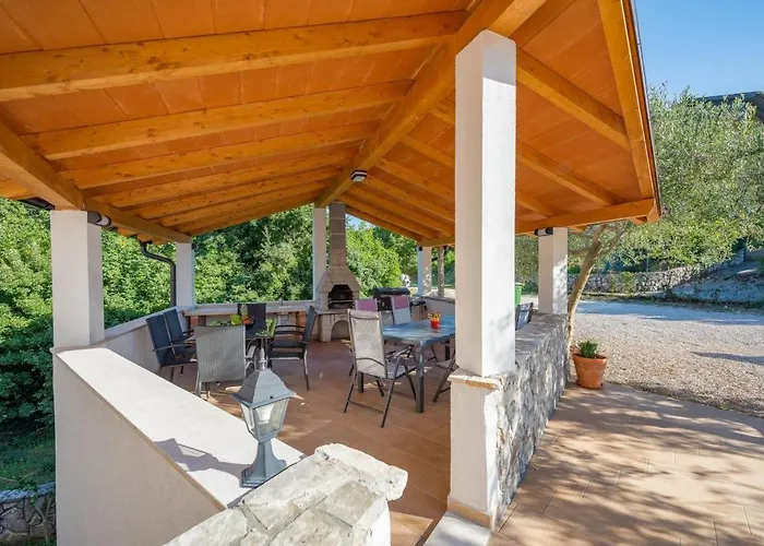 5235-8 In Appartement